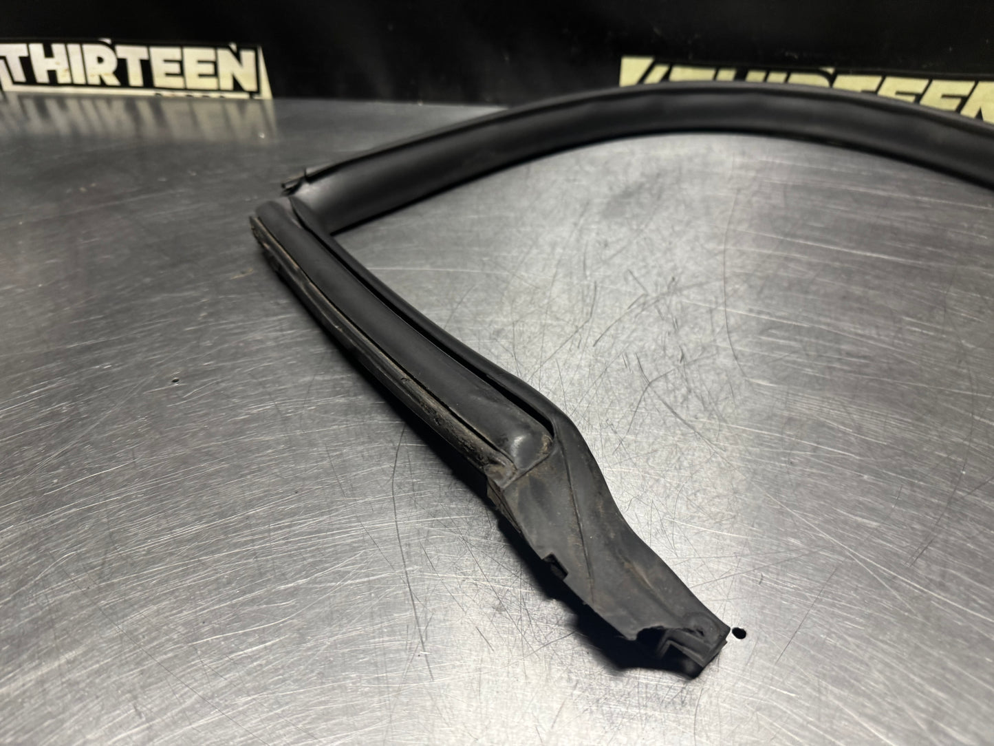 01-04 C5 Z06 FRC CORVETTE RH PASSENGER DOOR SEAL OEM #N553