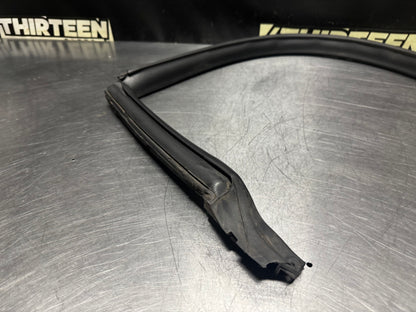 01-04 C5 Z06 FRC CORVETTE RH PASSENGER DOOR SEAL OEM #N553