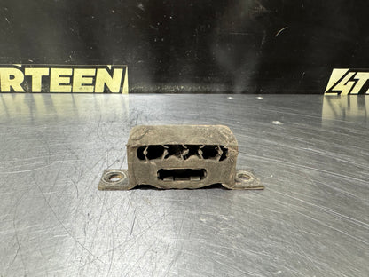 1997-2004 C5 CORVETTE REAR RUBBER EXHAUST HANGER #N886