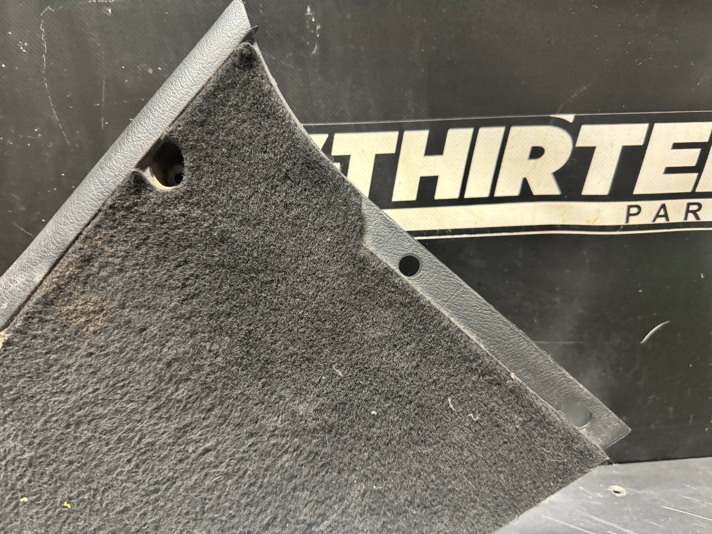 04-06 GTO DRIVER SIDE LH KICK PANEL #N290