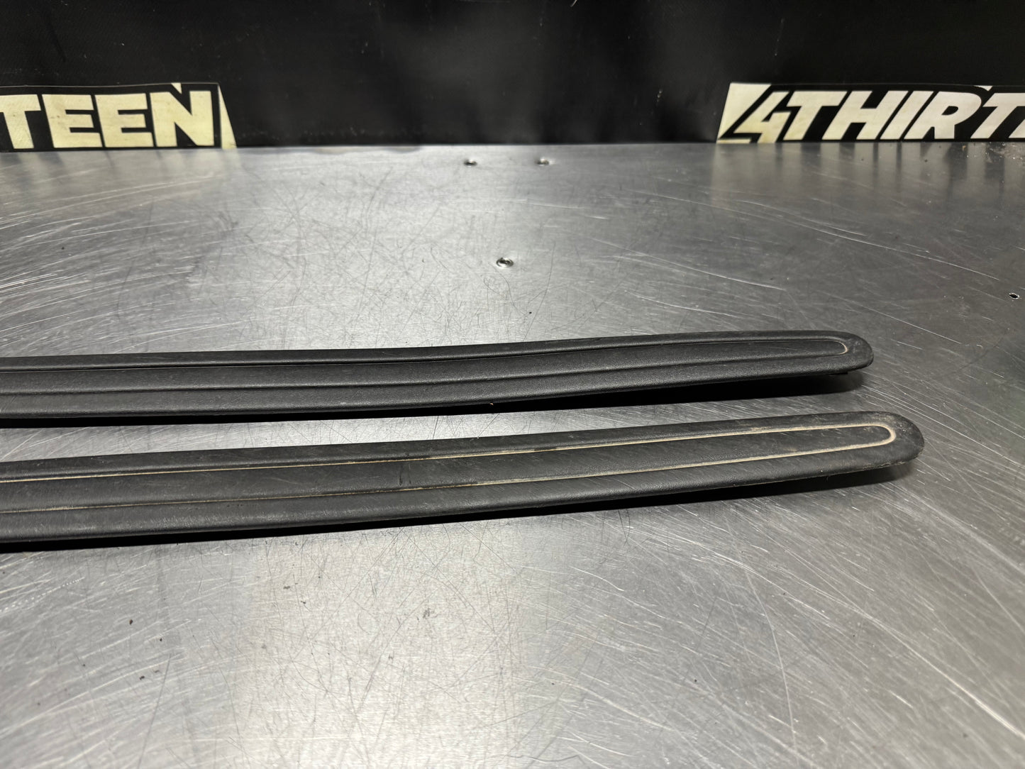 04-06 PONTIAC GTO SCUFF PLATE SILL TRIM SET OEM #N322