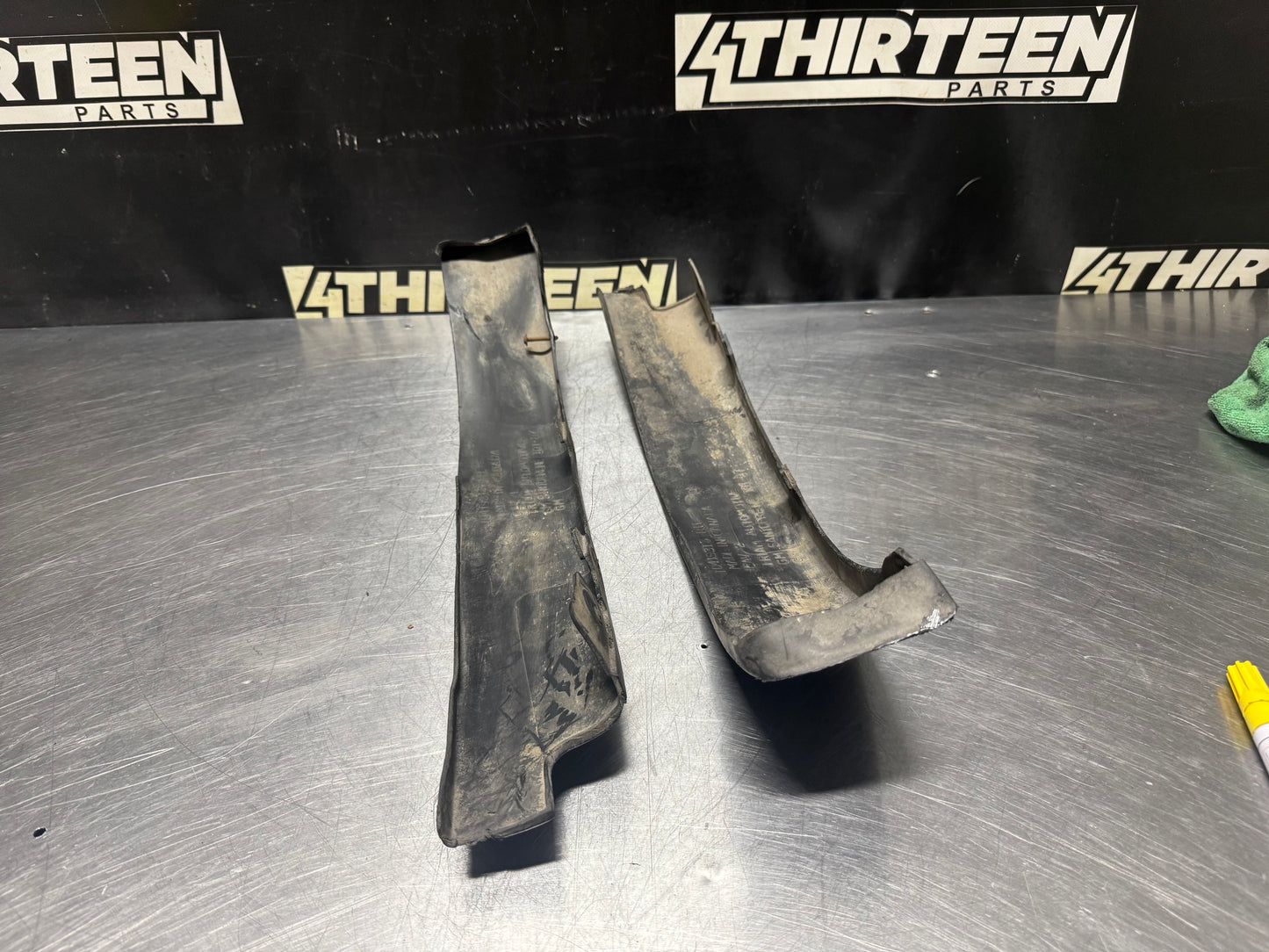97-04 C5 CORVETTE LH RH FRONT BUMPER LOWER VALENCE SET OEM #N286