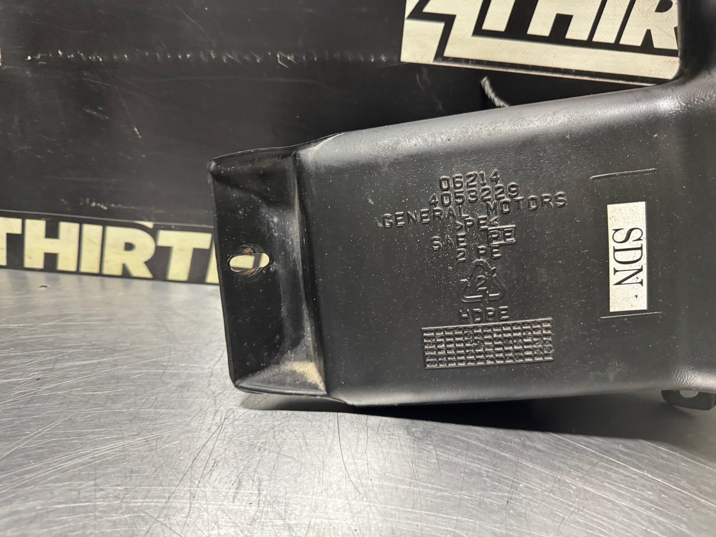 2004-2006 PONTIAC GTO WINDSHIELD WASHER AND PUMP RESERVOIR 4053229 OEM #N323