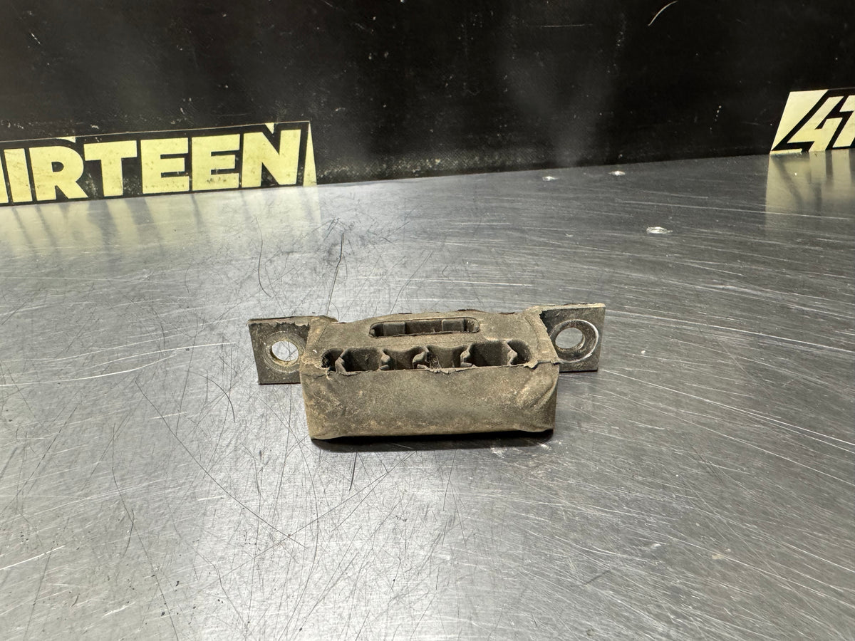 1997-2004 C5 CORVETTE REAR RUBBER EXHAUST HANGER #N886