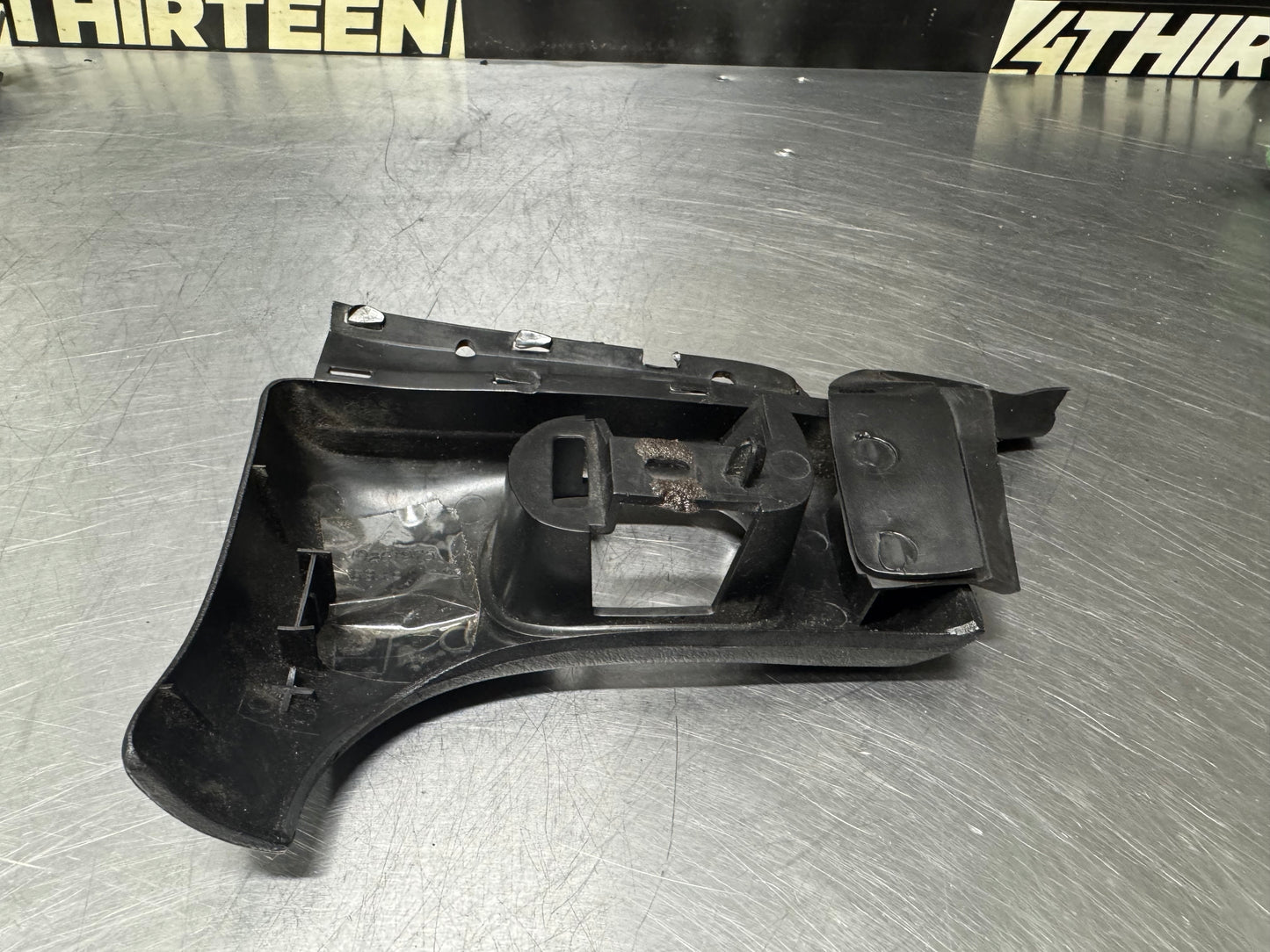 97 - 04 CORVETTE C5 OEM KNEE BOLSTER UPPER MOUNTING TRIM 10281975 OEM #N324