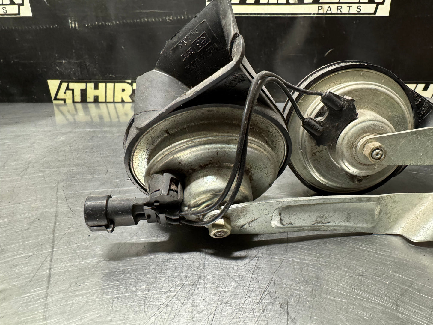 97-04 CORVETTE C5 OEM GM HORN SET #N840