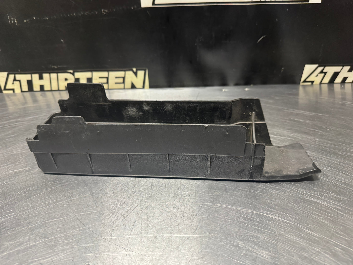 04-06 PONTIAC GTO UNDER HOOD FUSE BOX LID 92169852 OEM #N258