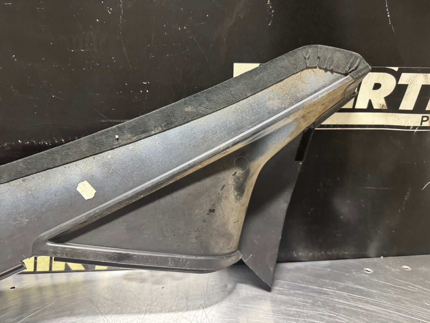 04-06 PONTIAC GTO LH BLK CONSOLE TRIM PANEL 92156764 OEM #N571