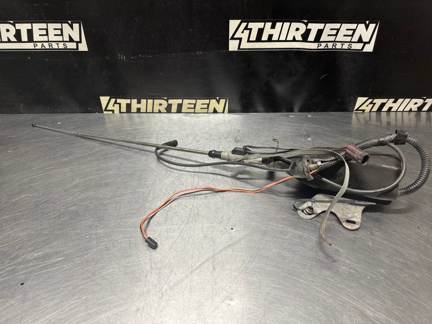 1997-2004 CORVETTE C5 CONVERTIBLE RADIO POWER ANTENNA 10285495 #N303
