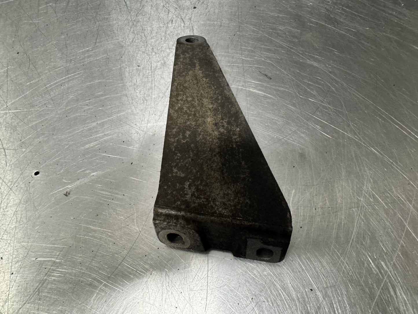 PONTIAC GTO GEN 3 LS V8 ALTERNATOR REAR MOUNTING BRACE #N804