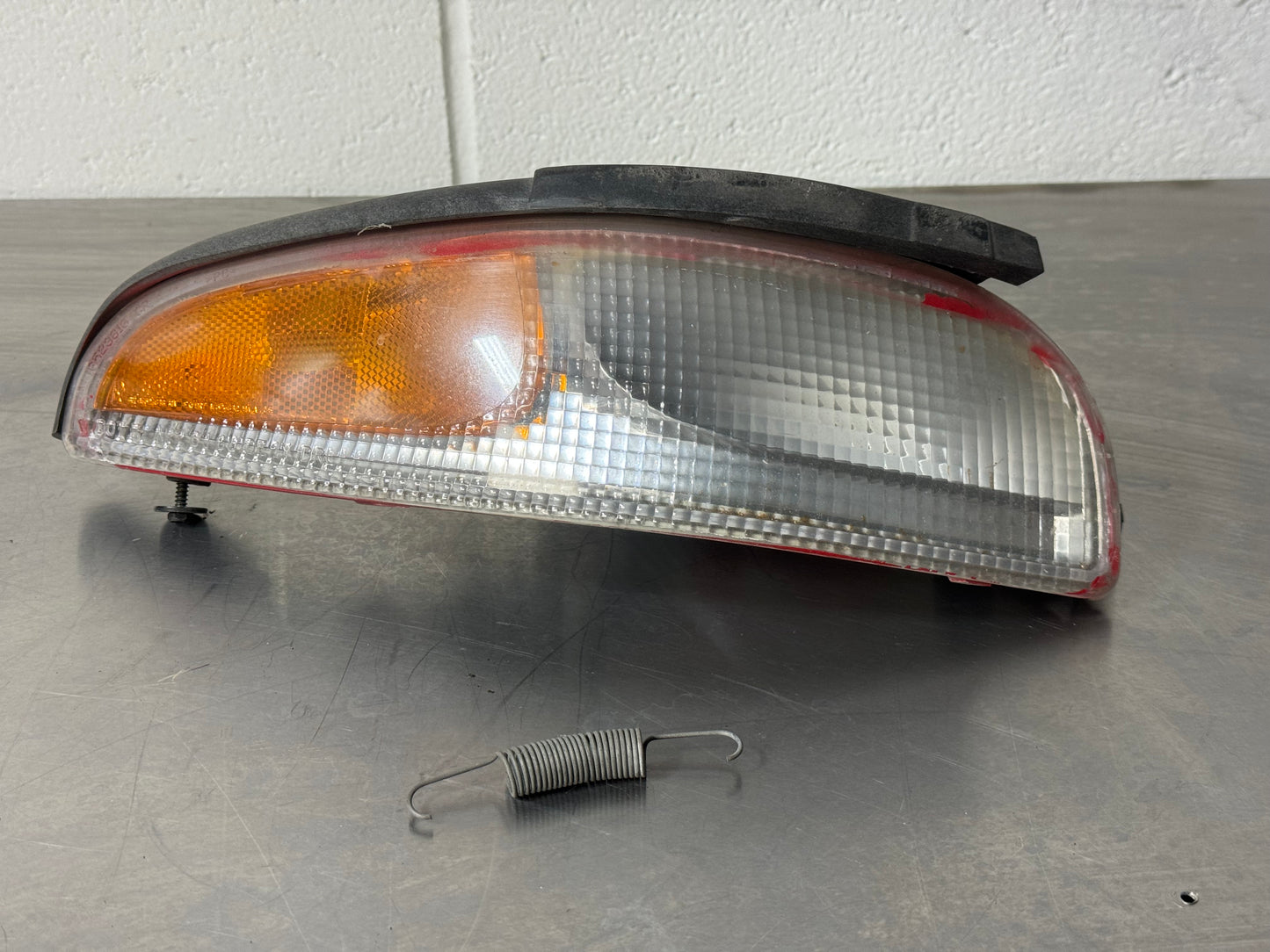 1999 C5 CORVETTE OEM PASSENGER FRONT RH TURN SIGNAL MARKER LIGHT 16523618 24-01