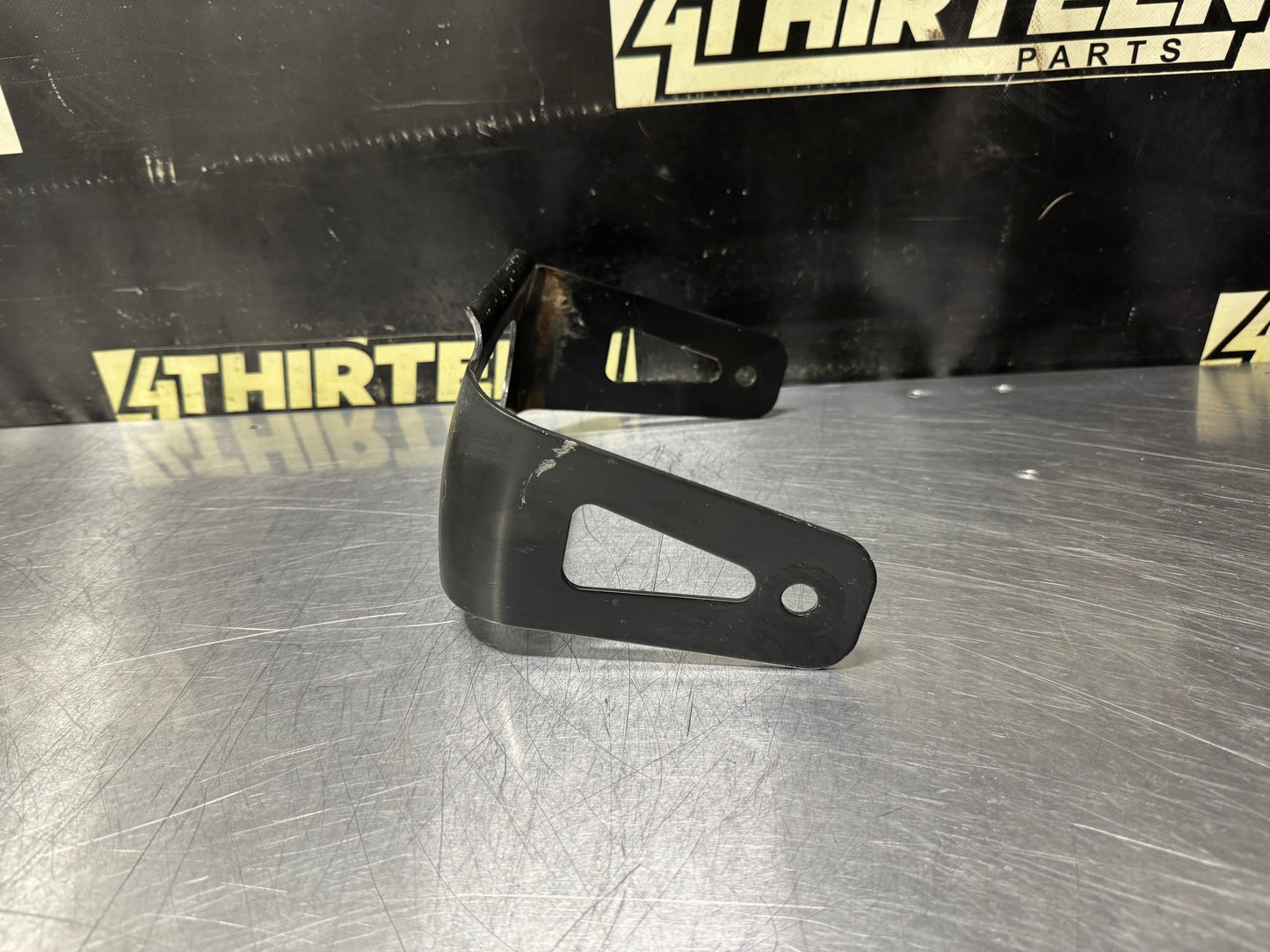 07-17 HARLEY DAVIDSON VROD FUEL TANK MOUNT BRACKET 60970-07 OEM #N895