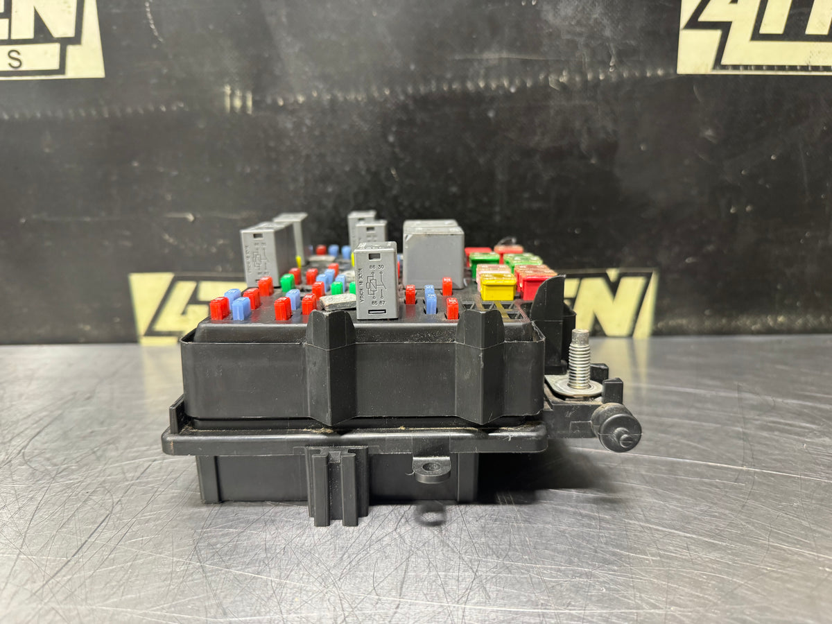 03-05 CHEVY SILVERADO GMC SIERRA 2500 ENGINE BAY FUSE BOX 15115615-02 OEM #N971