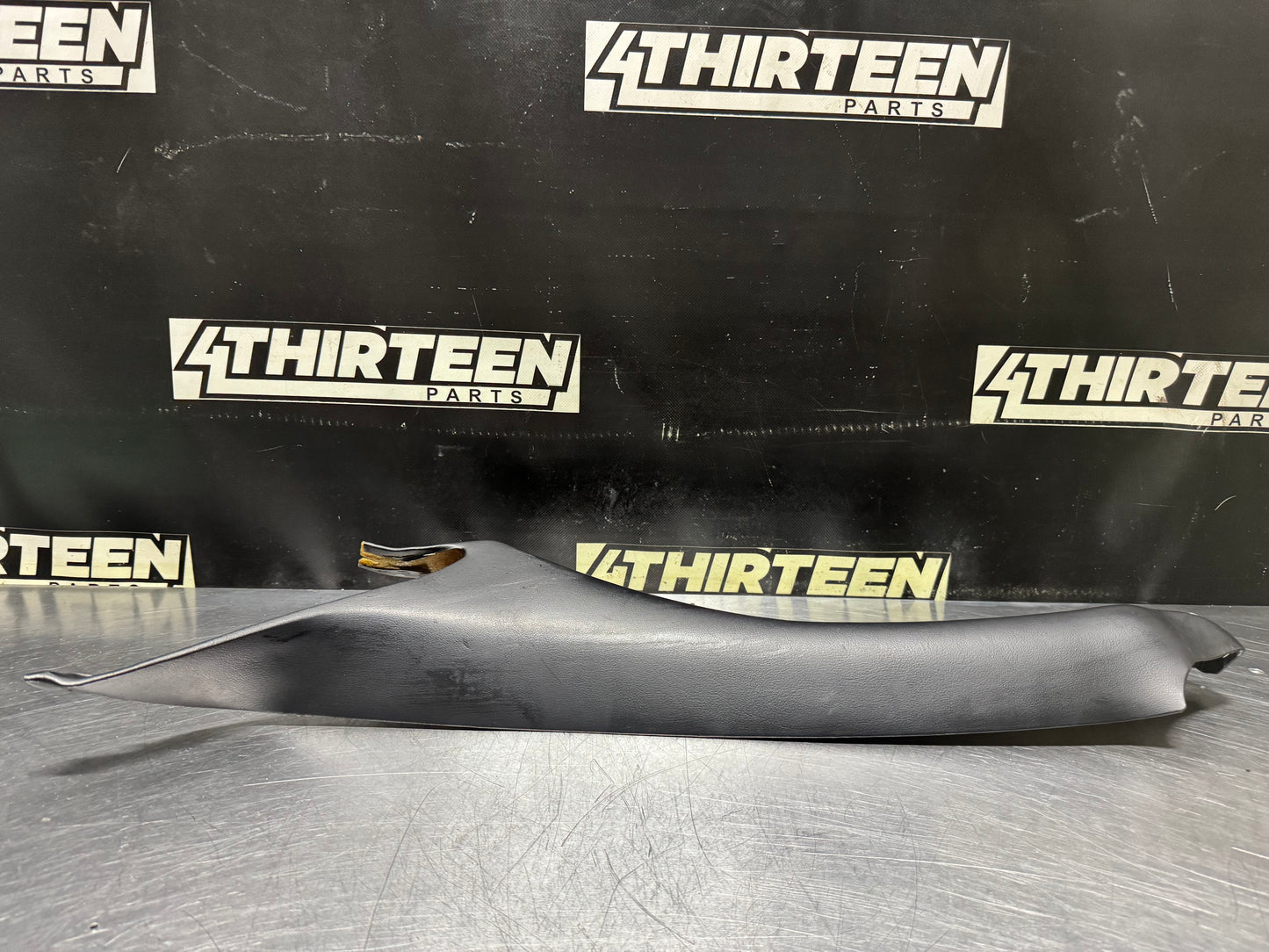 1997-2004 C5 CORVETTE LH DRIVER  FRONT A PILLAR TRIM EBONY OEM #N652