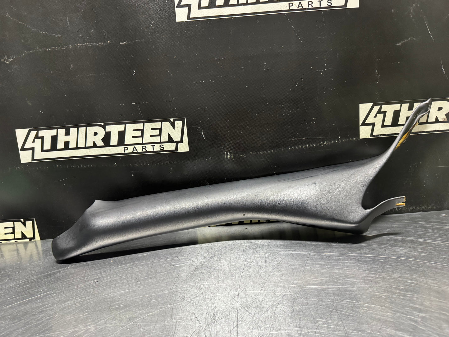 1997-2004 C5 CORVETTE LH DRIVER  FRONT A PILLAR TRIM EBONY OEM #N652