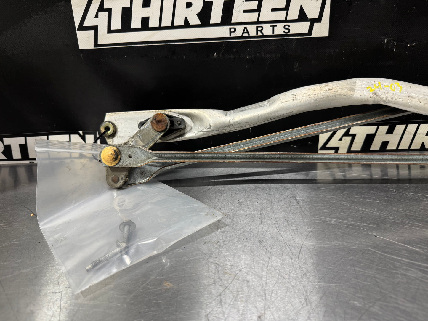 97-04 C5 CORVETTE WINDSHIELD WIPER ARM LINKAGE MOTOR ASSEMBLY #L480