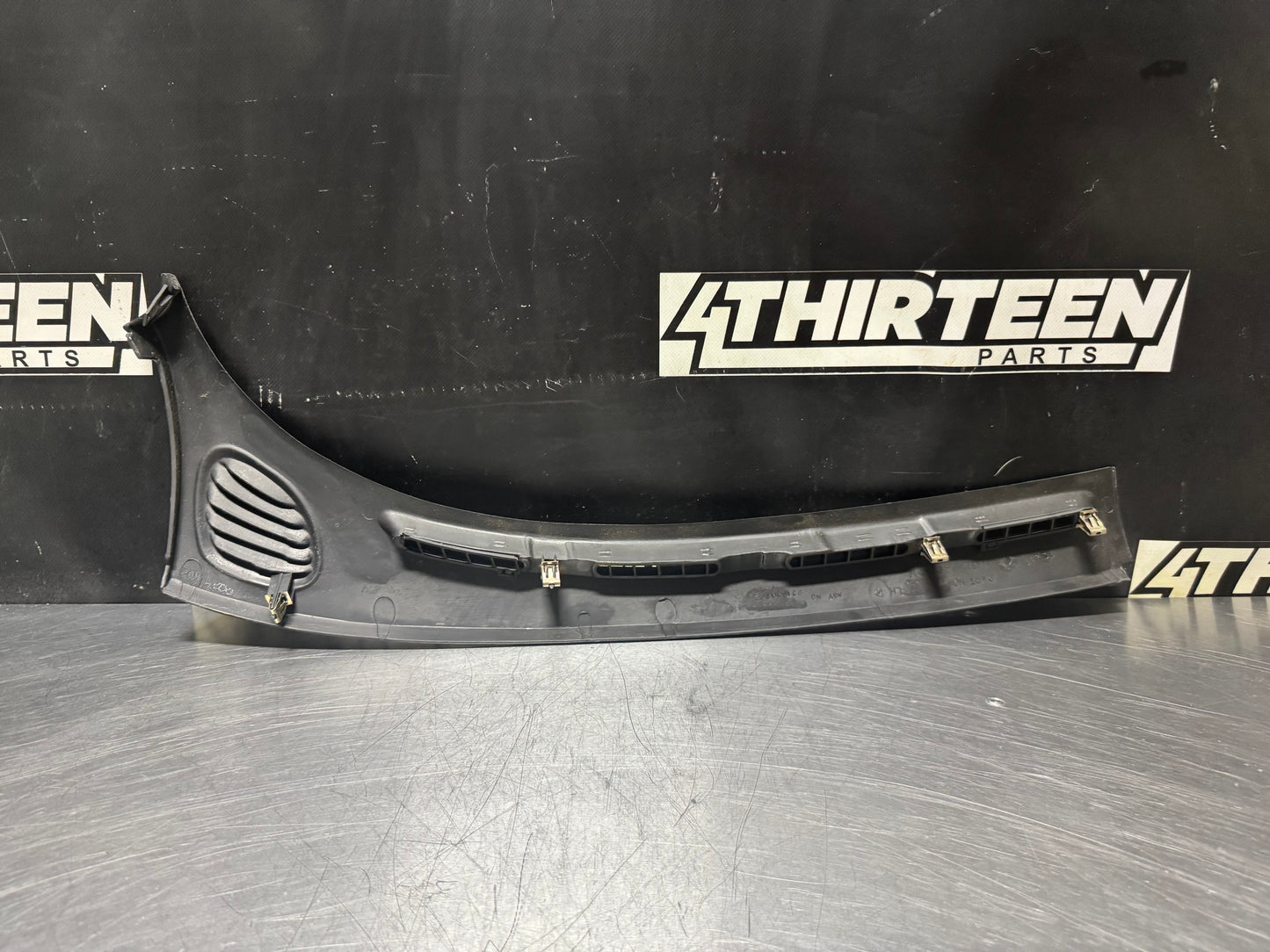 04-06 PONTIAC GTO RH DASH COWL TRIM OEM 92105076 #N310