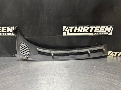 04-06 PONTIAC GTO RH DASH COWL TRIM OEM 92105076 #N310