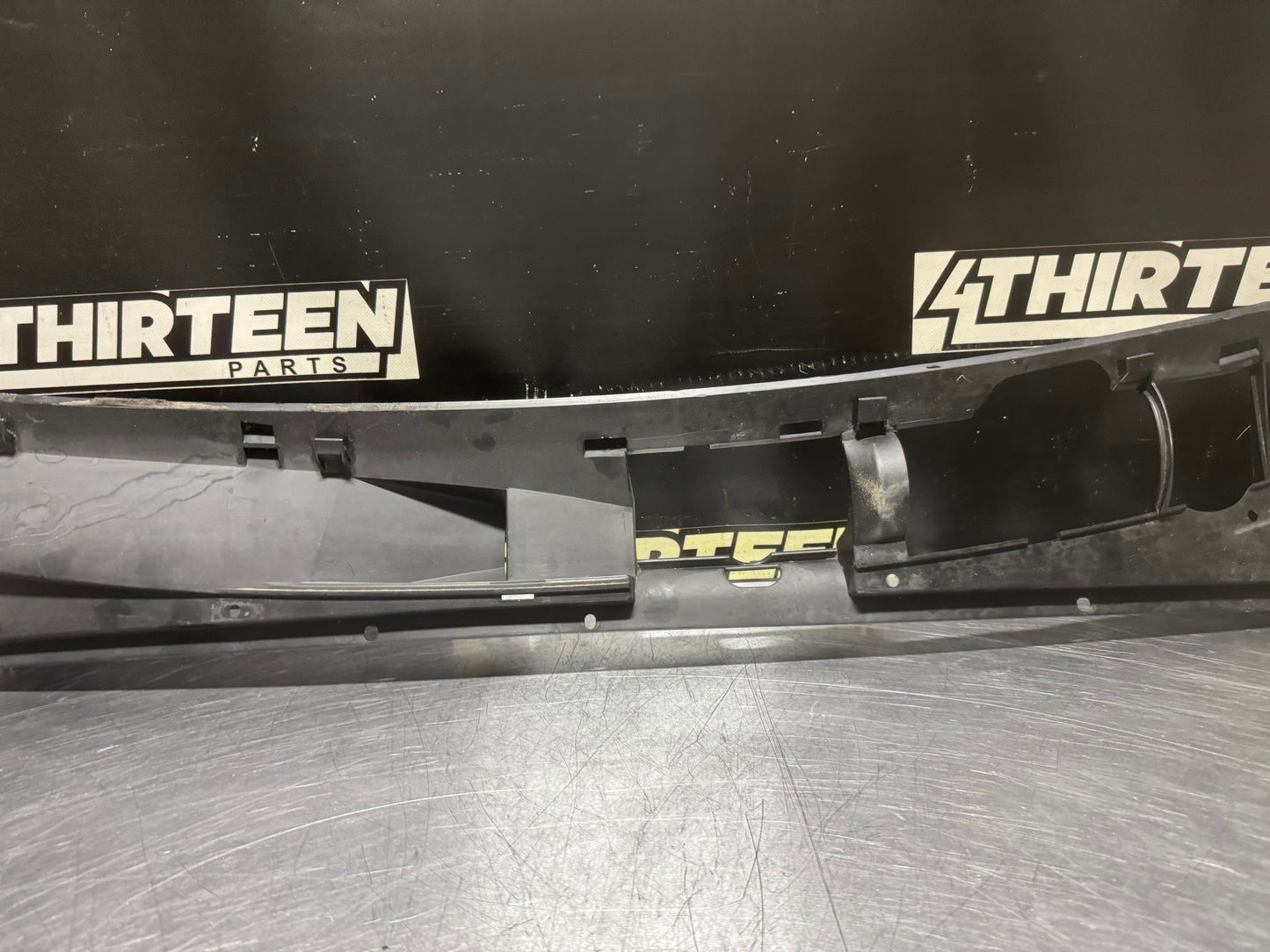 04-06 PONTIAC GTO WINDSHIELD COWL OEM 92054218 #N453