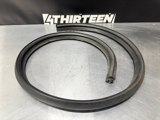 97-04 CORVETTE C5 WIPER COWL SEAL OEM #L89