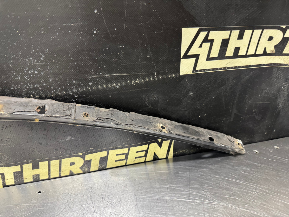 99-00 C5 CORVETTE FRC RH PASSENGER WINDOW SEAL RETAINER OEM #N975