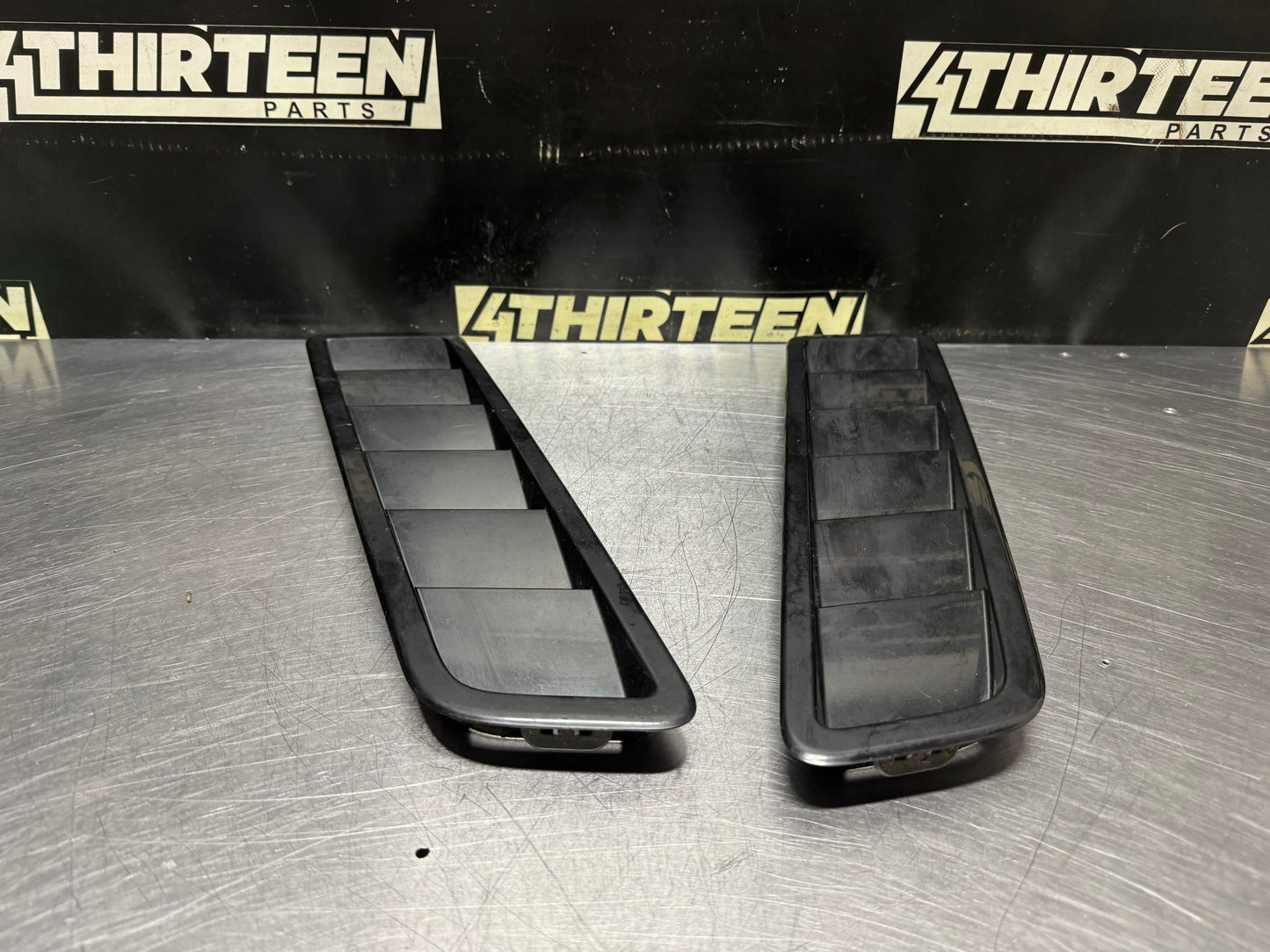 2013 FORD MUSTANG GT HOOD VENT LOUVERS PAIR BLCK OEM #N649