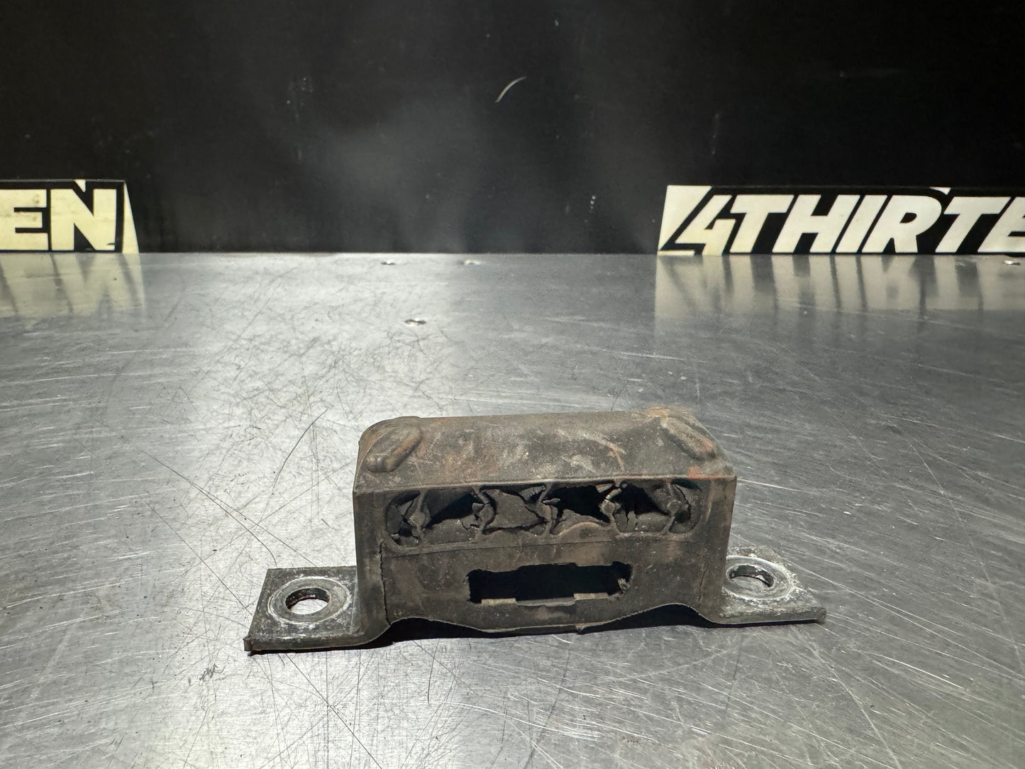 1997-2004 C5 CORVETTE REAR RUBBER EXHAUST HANGER #N122