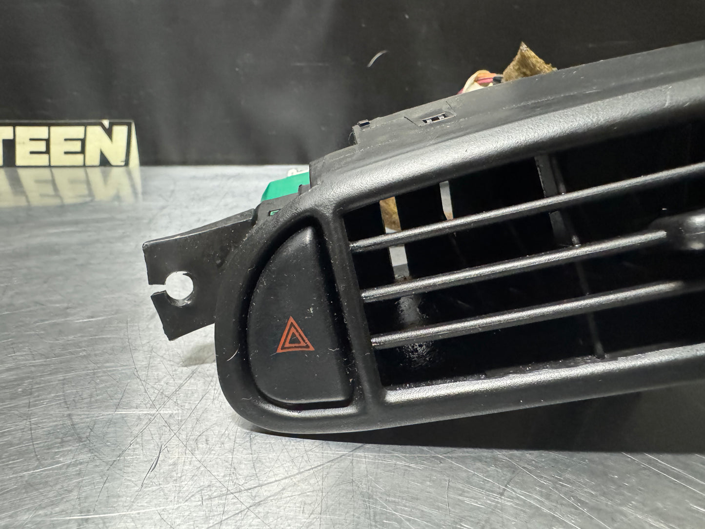1997-2004 CORVETTE C5 USED OEM CENTER DASH VENT #N168