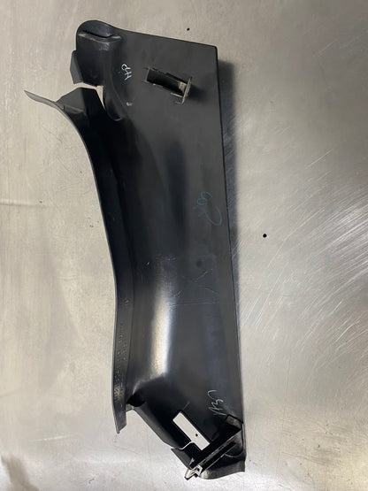 1997 - 2004 CORVETTE C5 OEM INT B PILLAR 10258546 RH #24-02