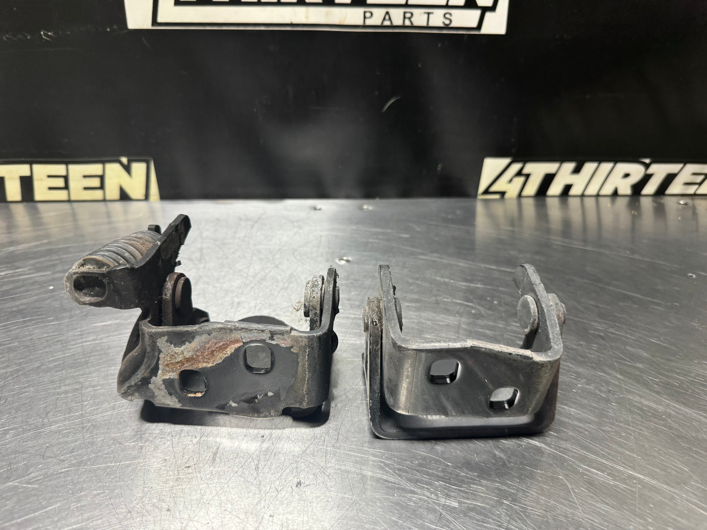 1997 - 2004 CORVETTE C5 LH DRIVER DOOR HINGES #N237