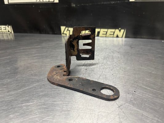 04-06 PONTIAC GTO POWER STEERING RESERVOIR BRACKET OEM #N486