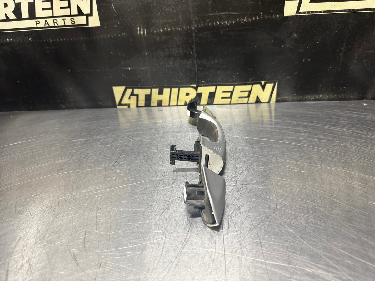 18-23 FORD MUSTANG GT RH PASSENGER SIDE EXTERIOR DOOR HANDLE SILVER OEM #V21