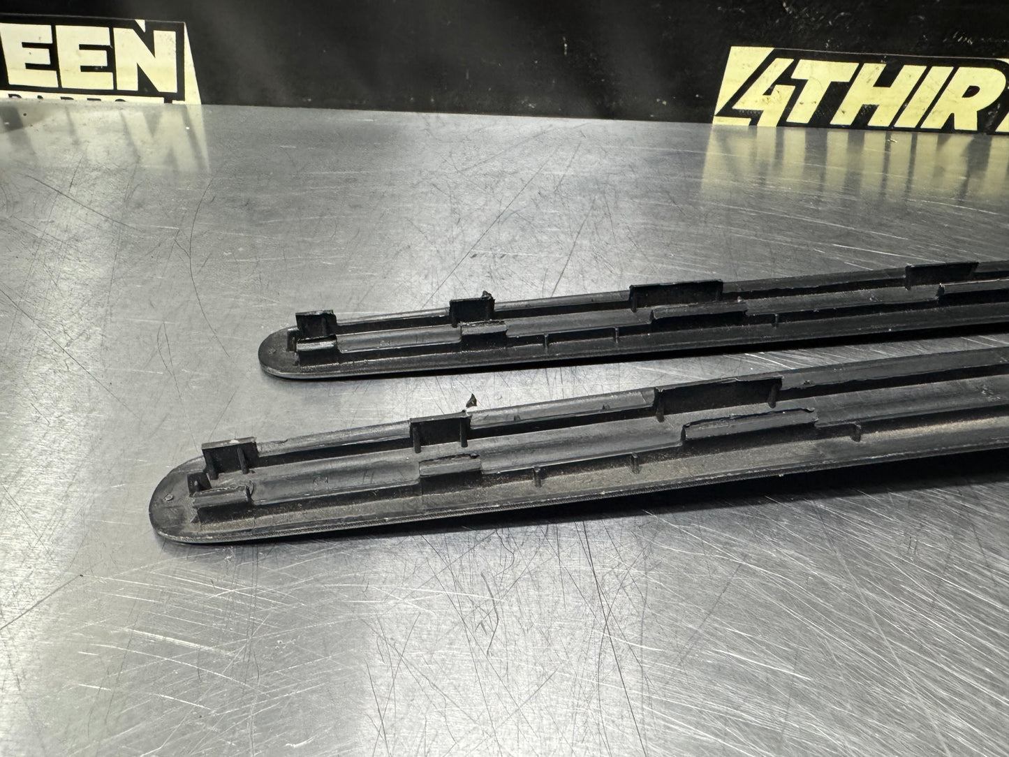 04-06 PONTIAC GTO SCUFF PLATE SILL TRIM SET OEM #N624