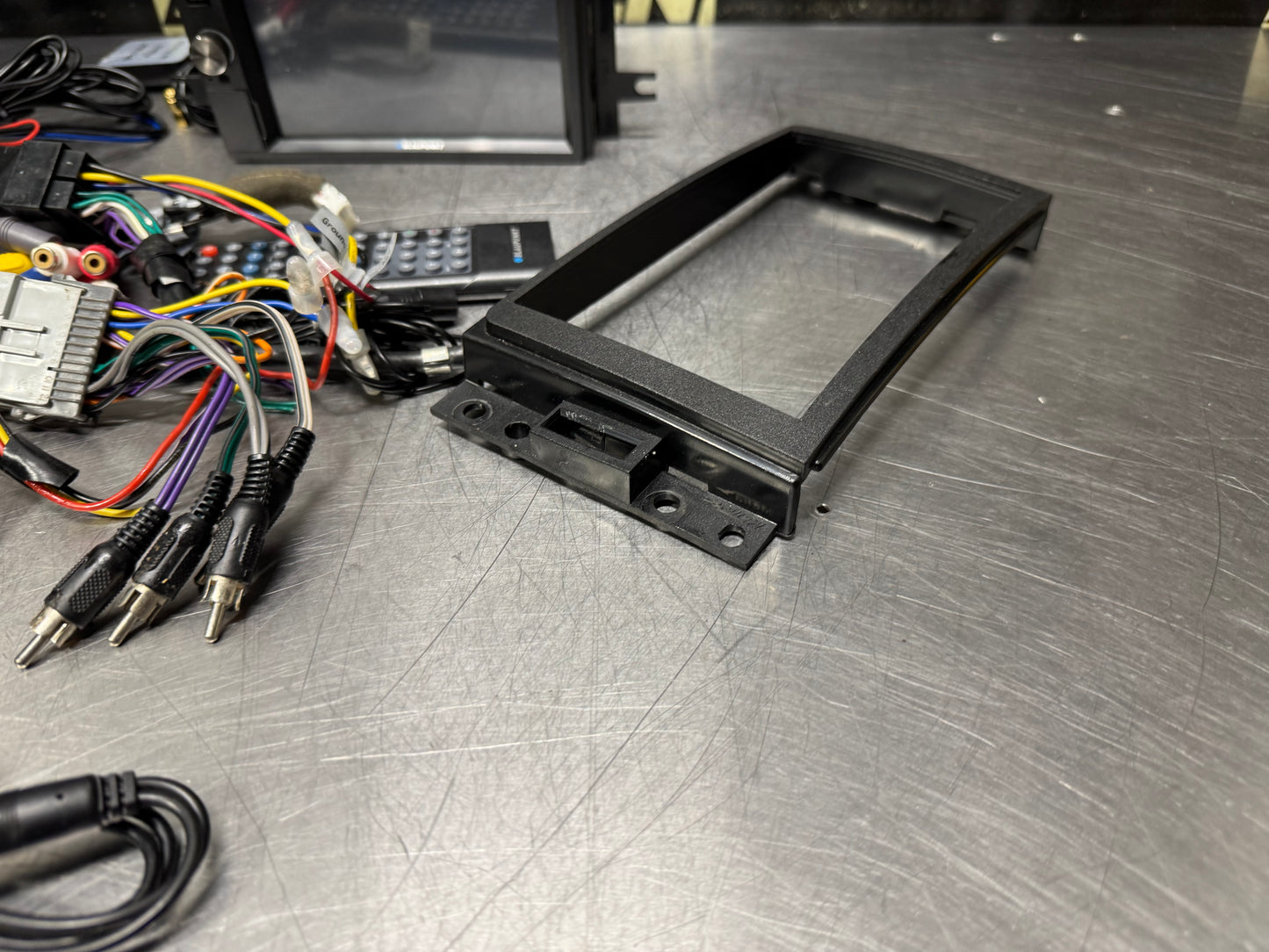 99-06 SILVERADO BLAHPUNKT SAN DIEGO 530 DOUBLE DIN RADIO #N842