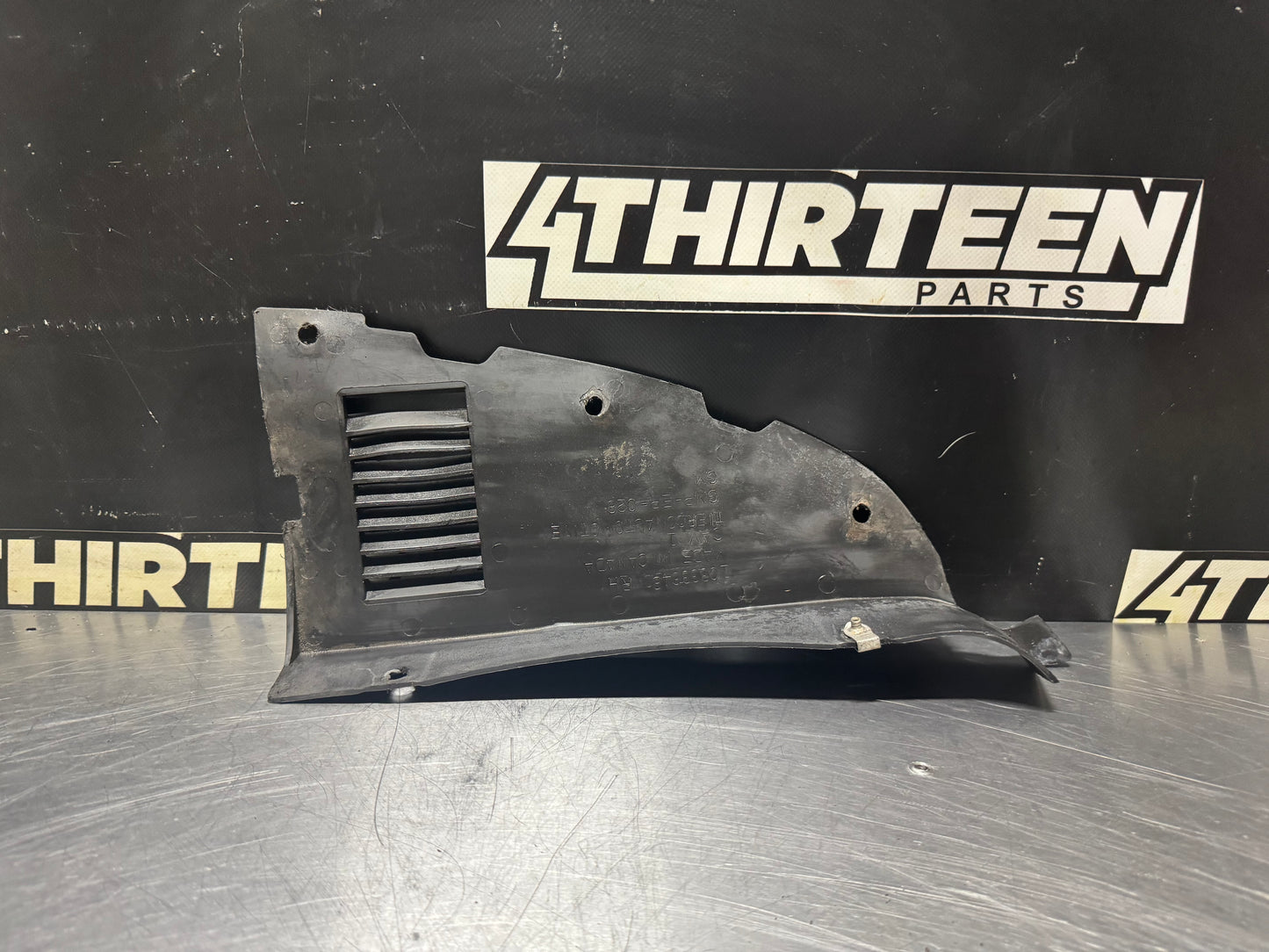 1997-2004 C5 CORVETTE RH PASSENGER SPLASH SHIELD 10333648 USED OEM #N264
