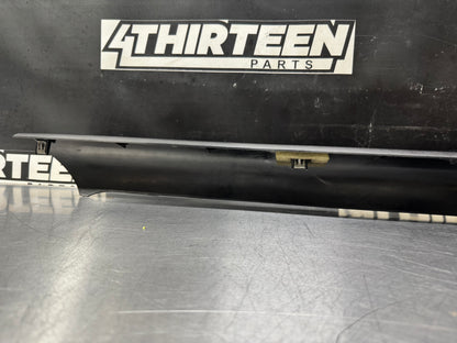 97-04 C5 CORVETTE PASSENGER SIDE DOOR SILL KICK PANEL RH BLK OEM 10247092 #L470