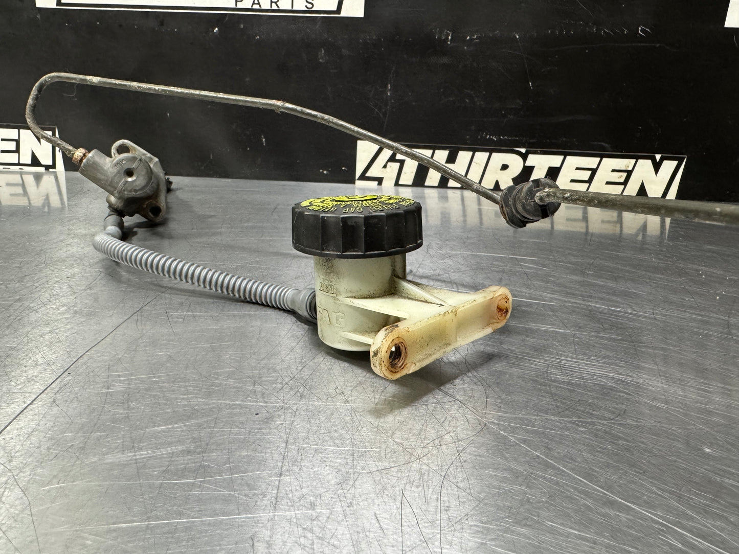 04-06 PONTIAC GTO HYDRAULIC CLUTCH MASTER CYLINDER W/RESERVOIR AND LINES #L458