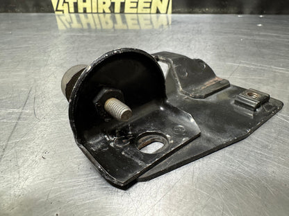 97-04 CORVETTE C5 HOOD BUMP STOP BRCKET RIGHT USED #N870