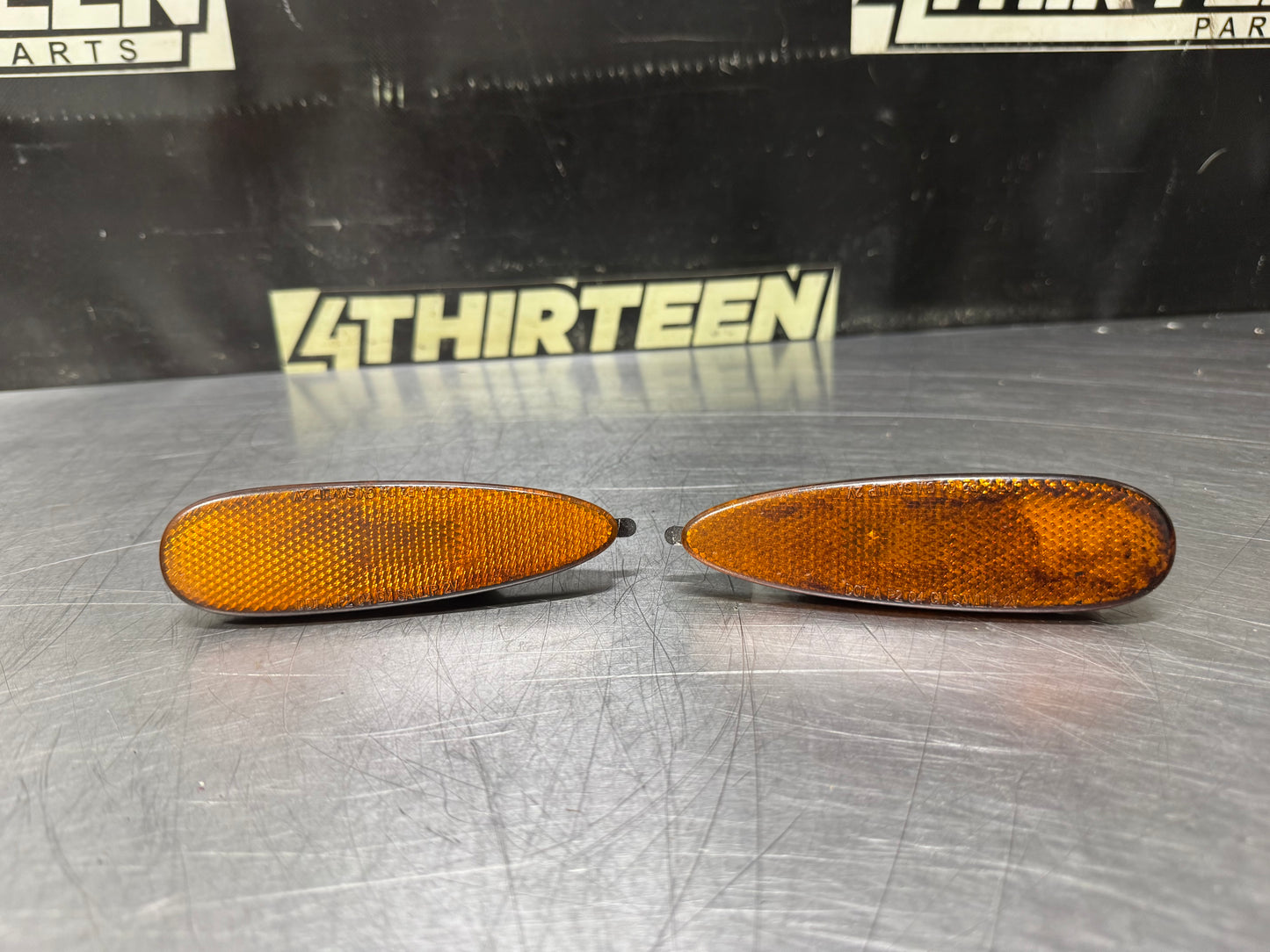 04-06 PONTIAC GTO FRONT BUMPER SIDE MARKERS OEM #N709