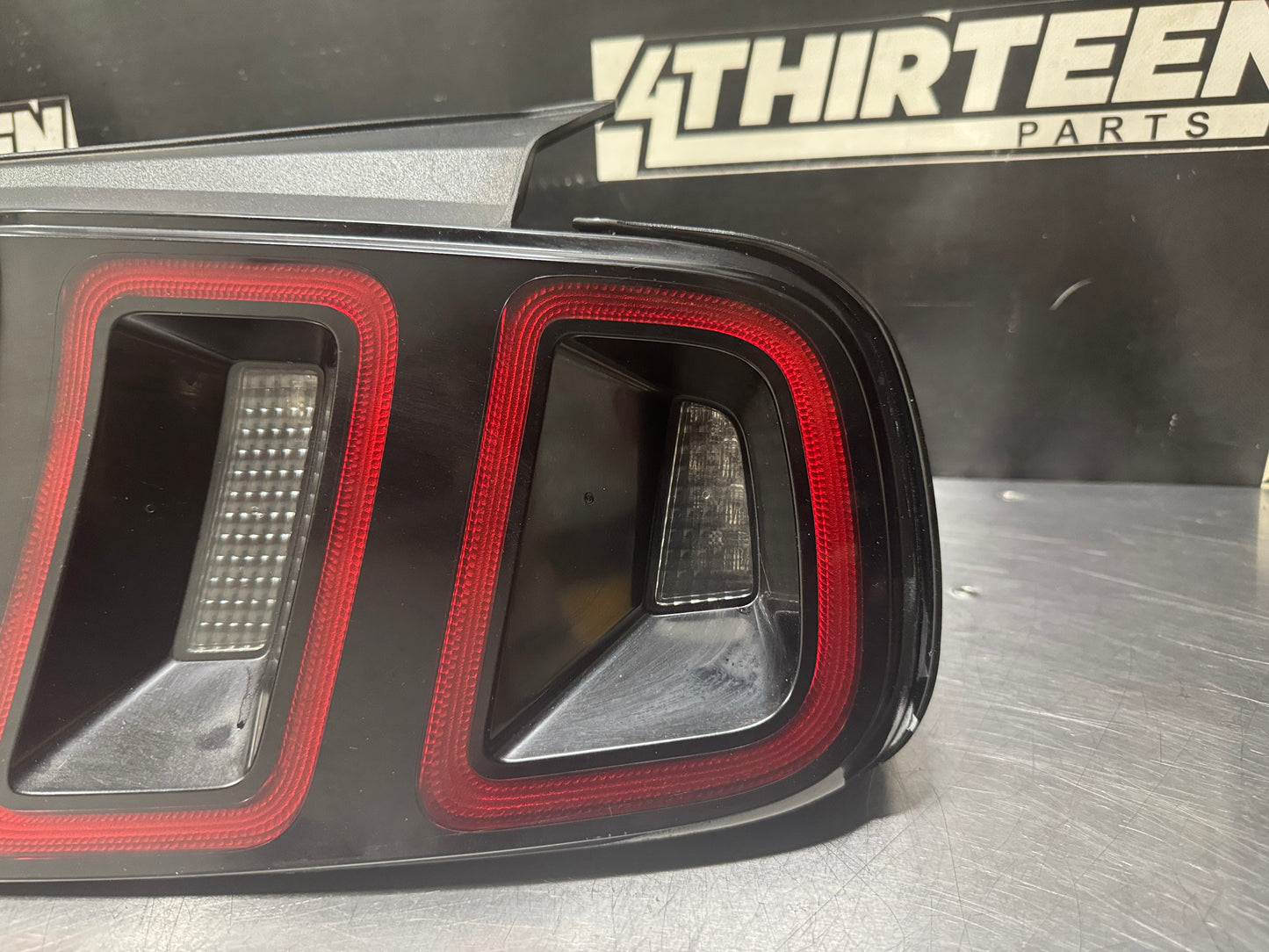 13-14 FORD MUSTANG LED RH PASSENGER TAIL LIGHT DR33-13B504-AG OEM #N337