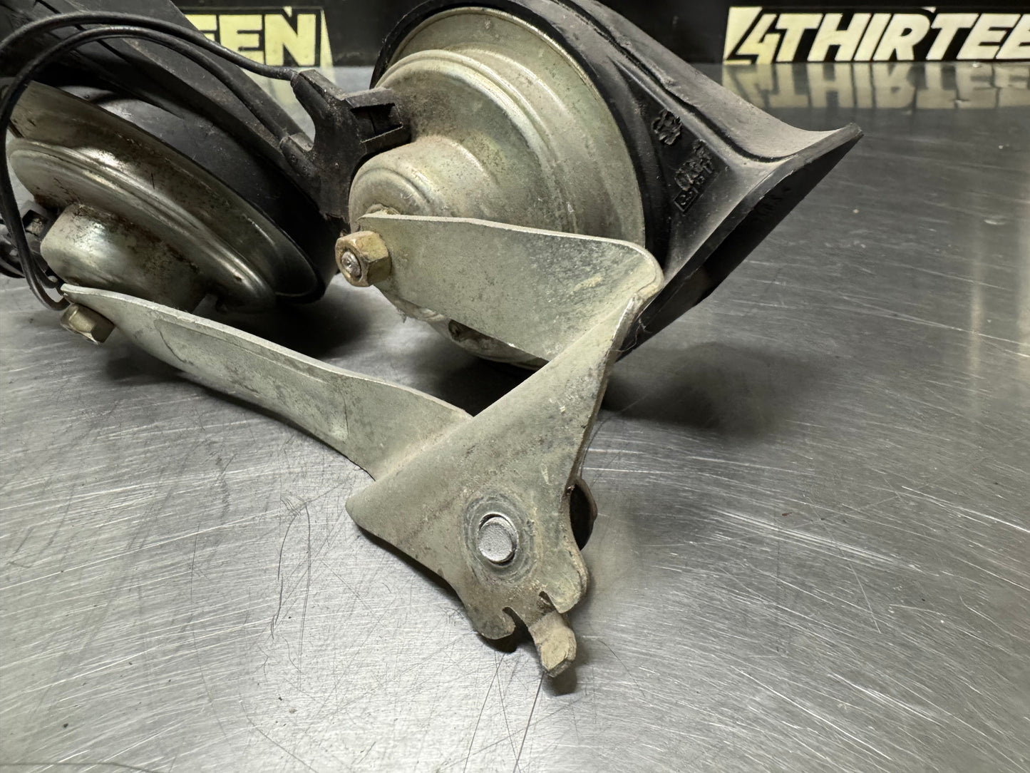 97-04 CORVETTE C5 OEM GM HORN SET #N840