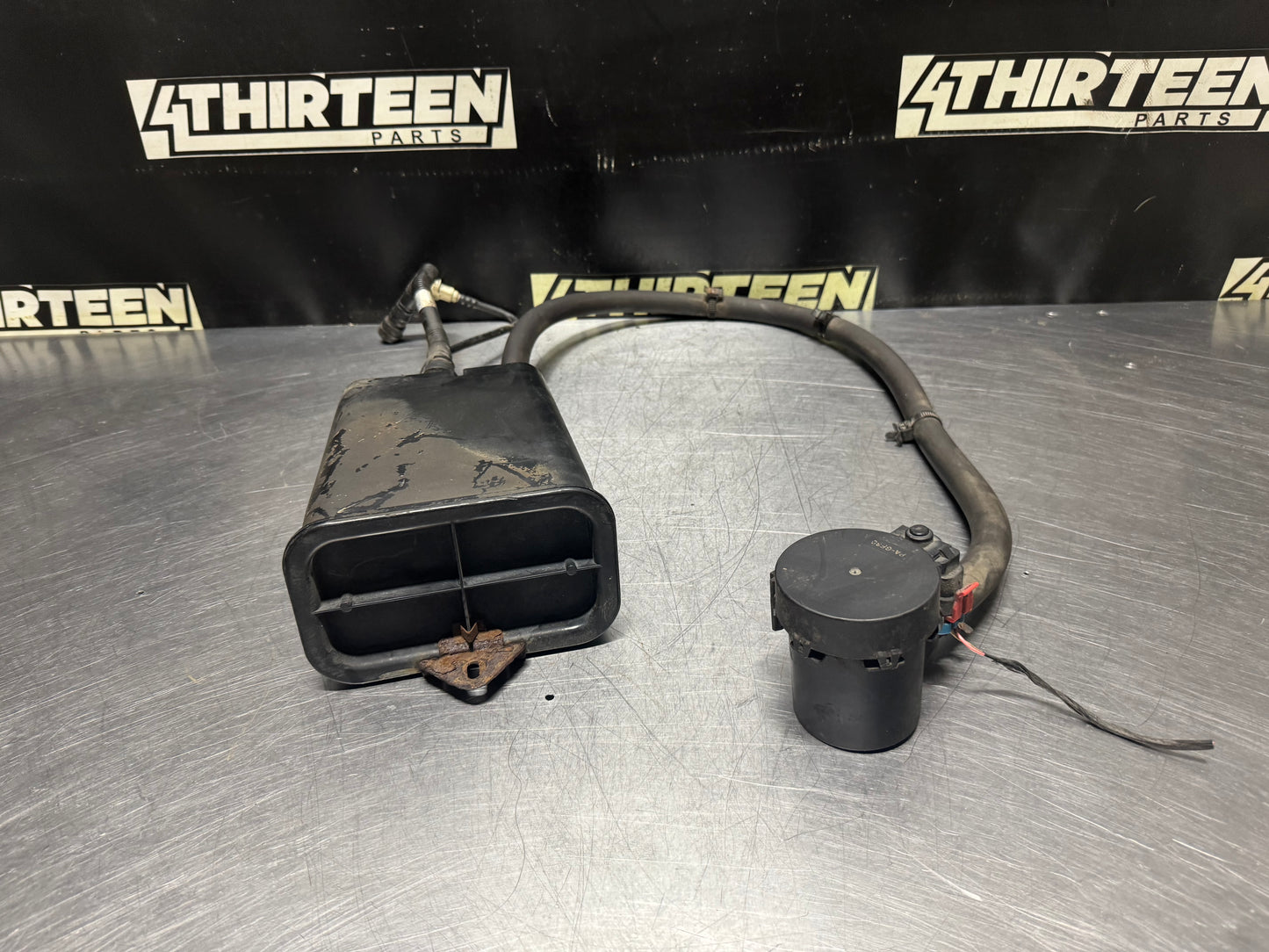 2004 PONTIAC GTO EVAP ASSEMBLY CHARCOAL CANISTER OEM #N543