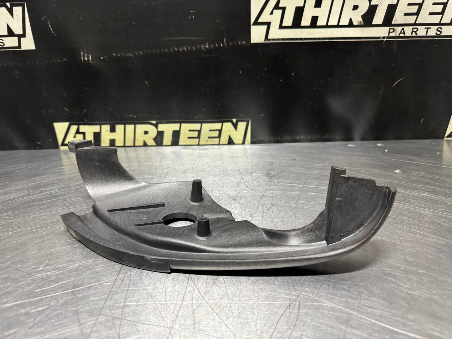 97-04 C5 CORVETTE RH PASSENGER SIDE FOG LIGHT MOUNTING BRACKET 10269680 OEM N559