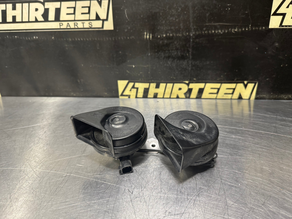 2015 FORD MUSTANG GT FACTORY DUAL HORNS WITH BRACKET OEM #V11