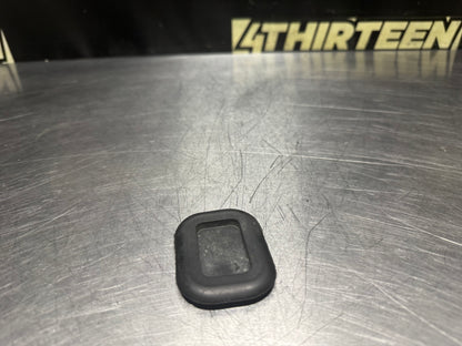 97-04 C5 CORVETTE DOOR BOTTOM ACCESS DRAIN PLUG 10283990 OEM #N582