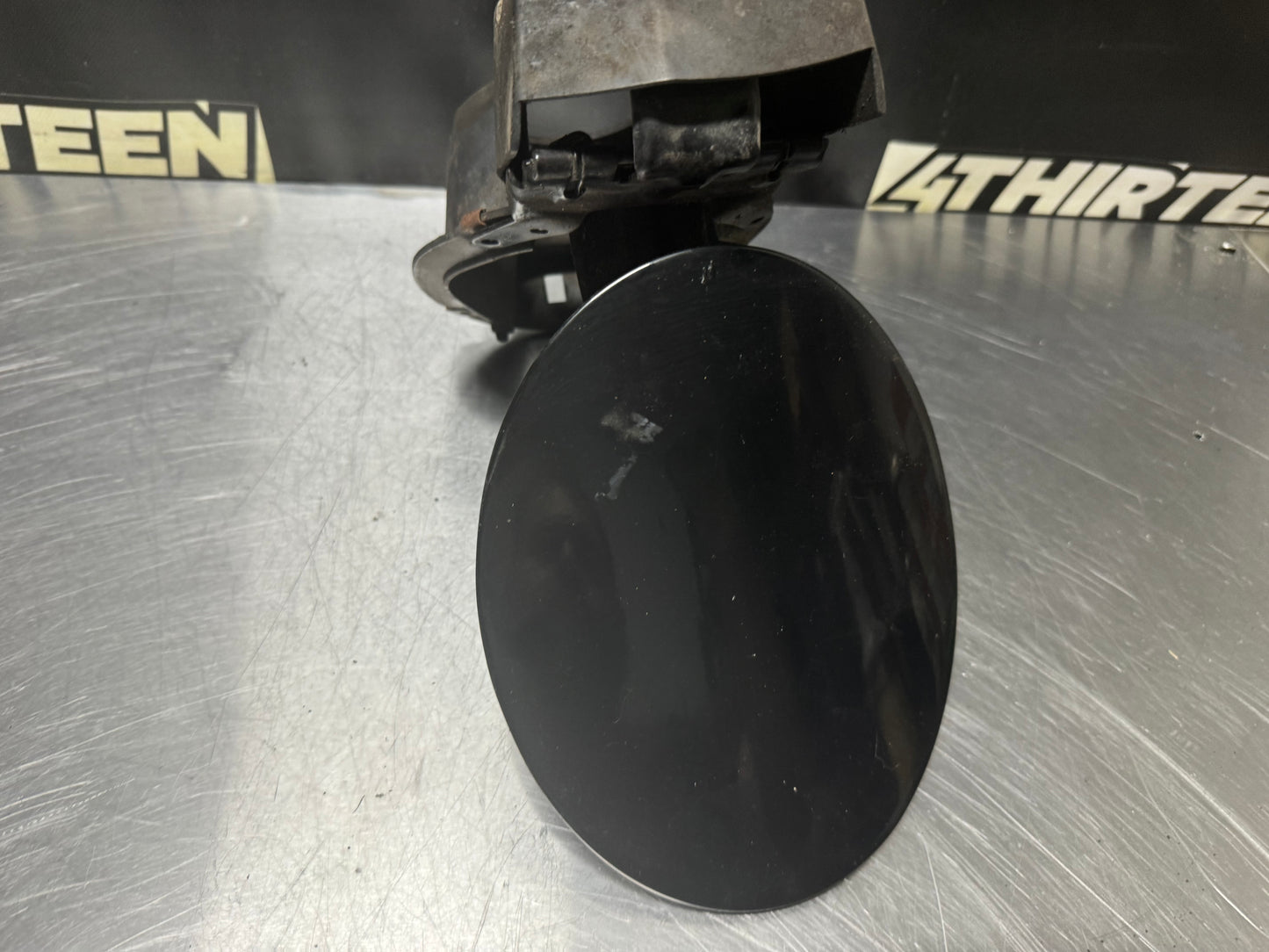 1997-2004 C5 CORVETTE FUEL GAS TANK FILLER DOOR BLCK 10253857 OEM #N252