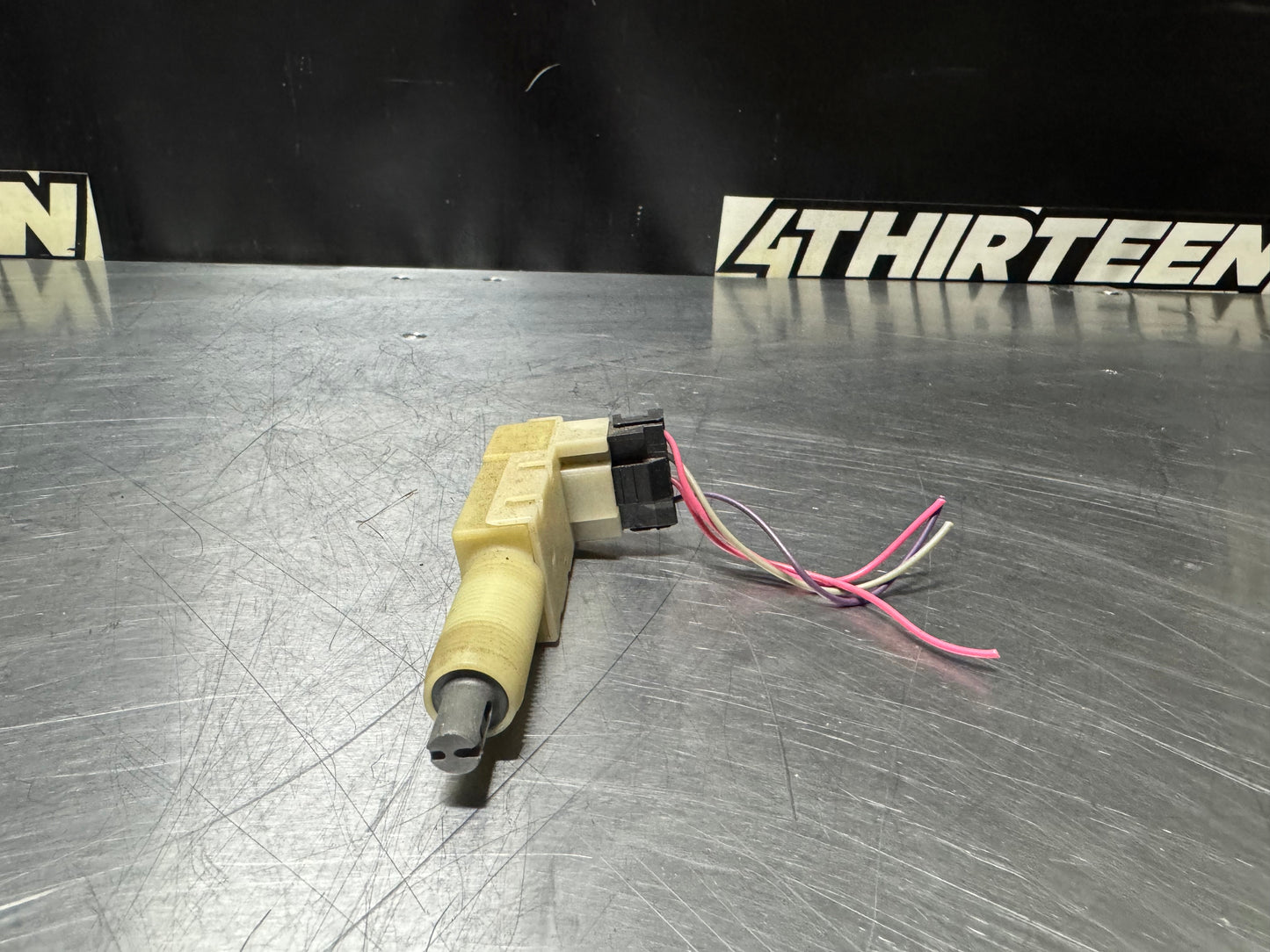 97-04 C5 CORVETTE BRAKE LIGHT SWITCH 10447139 OEM #N145