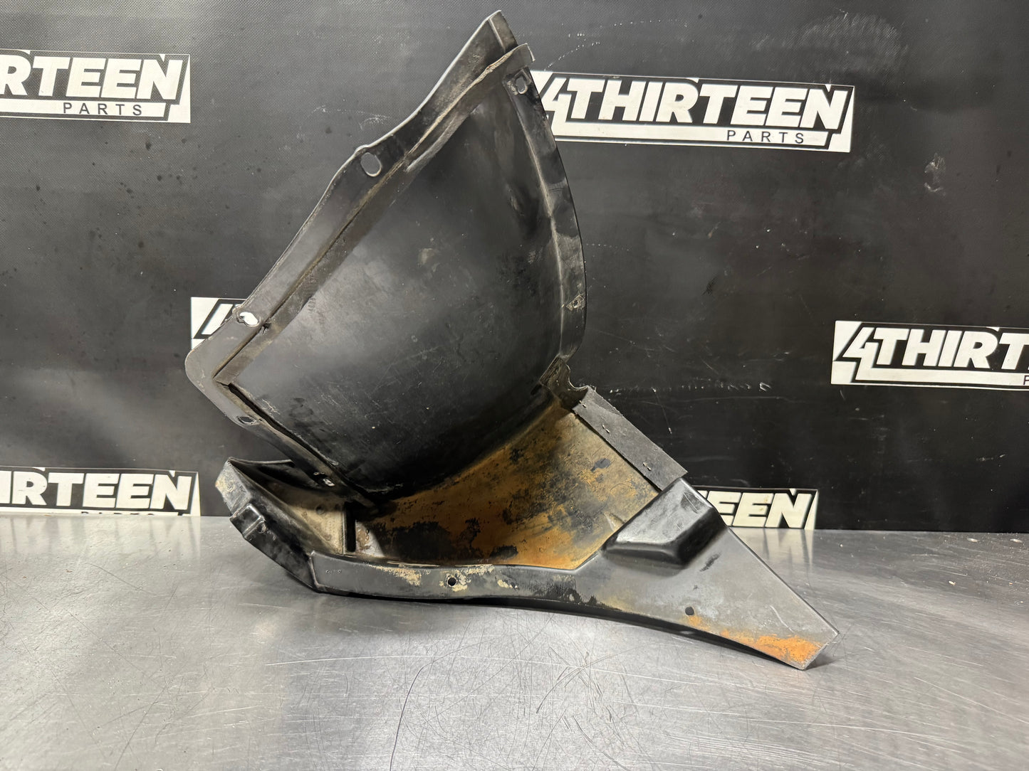 97-04 CORVETTE C5 RH PASSENGER FRONT INNER WHEEL LINER OEM 10298464 #L469