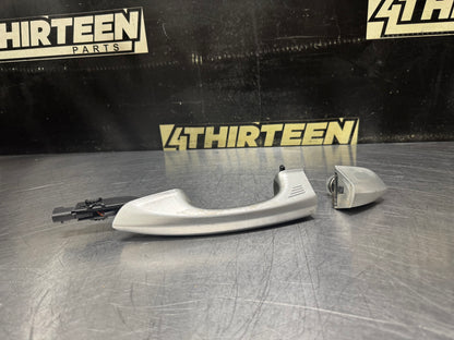 2015 FORD MUSTANG GT LH DRIVER SIDE EXTERIOR DOOR HANDLE SILVER OEM #V18