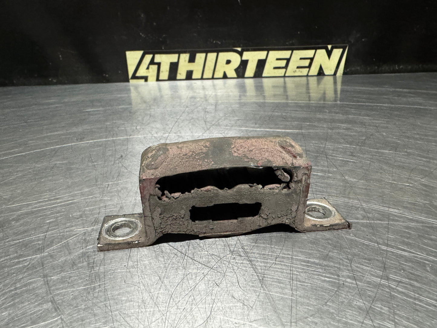 1997-2004 C5 CORVETTE REAR RUBBER EXHAUST HANGER #N678